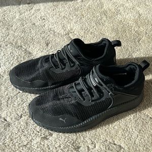 Boys 3C Puma sneakers